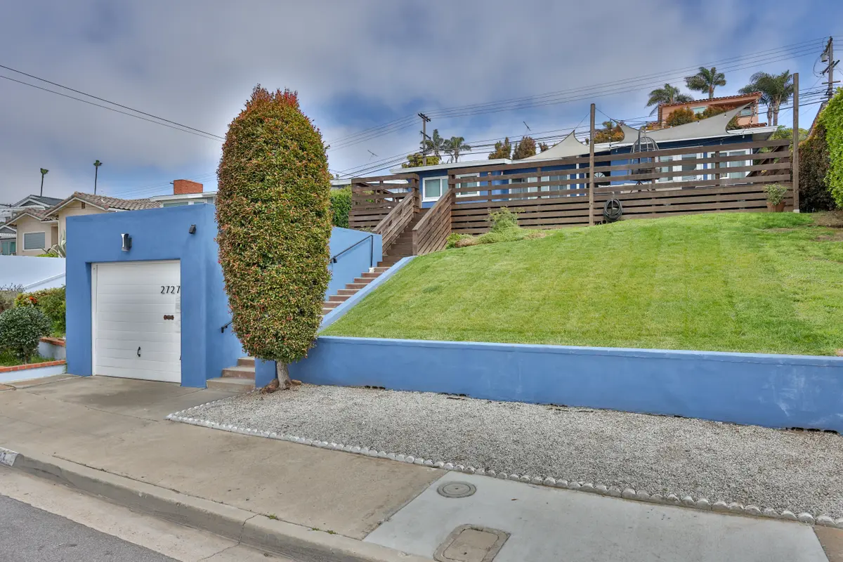 2727 Nipoma St, San Diego, CA 92106-1111