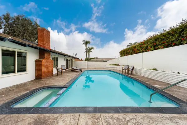 18961 Castlegate Ln, Santa Ana, CA 92705-2801