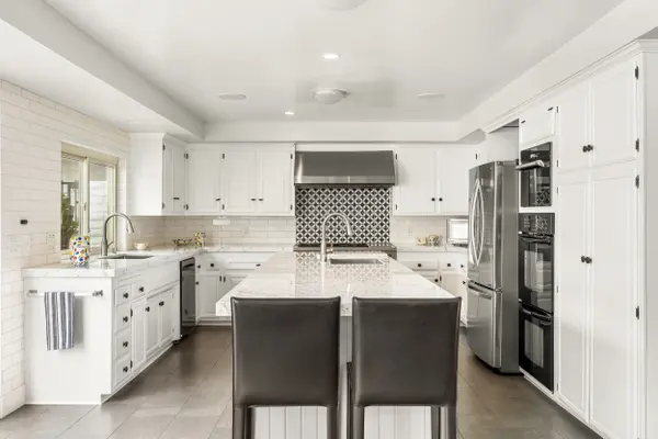 18961 Castlegate Ln, Santa Ana, CA 92705-2801