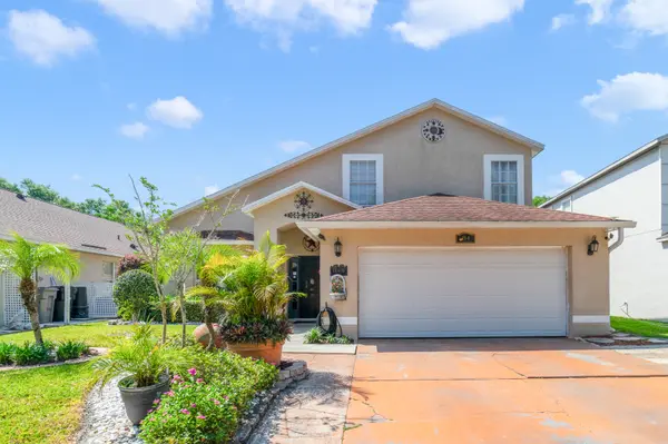 84 Knights Hollow Dr, Apopka, FL 32712-2337