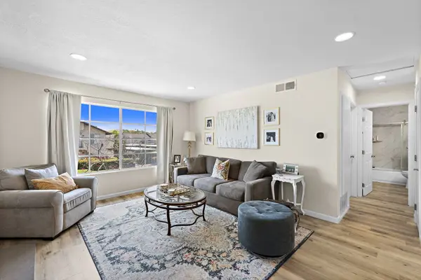 22 Exeter, Irvine, CA 92612-2636