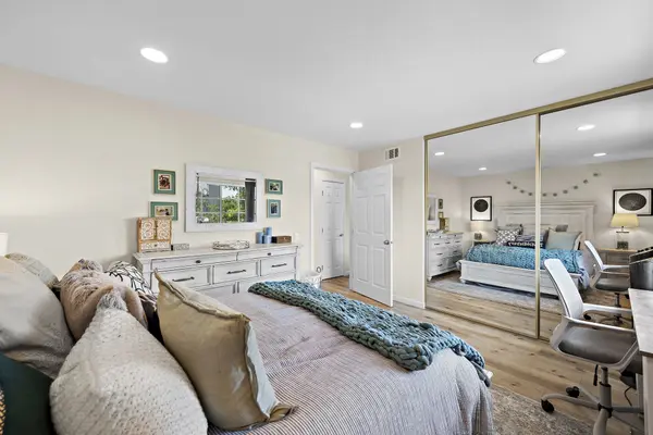 22 Exeter, Irvine, CA 92612-2636