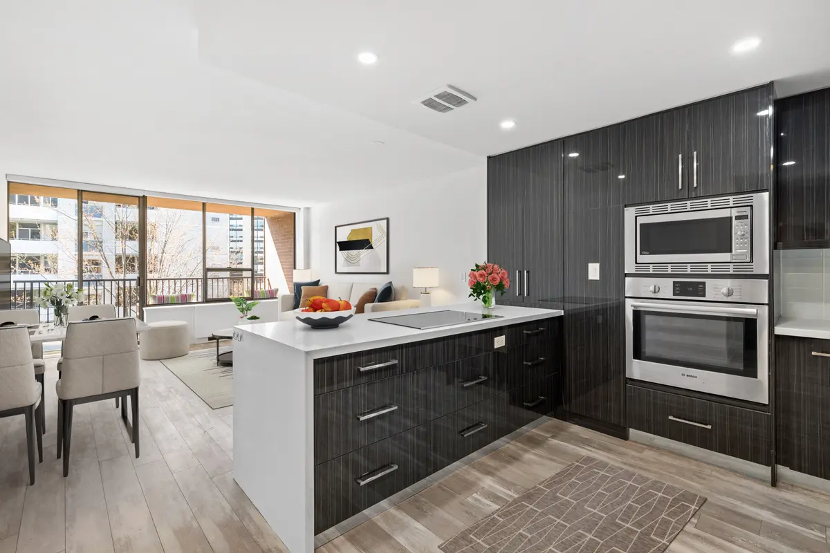 60 Montclair Ave #405, Toronto, ON M5P 1P7