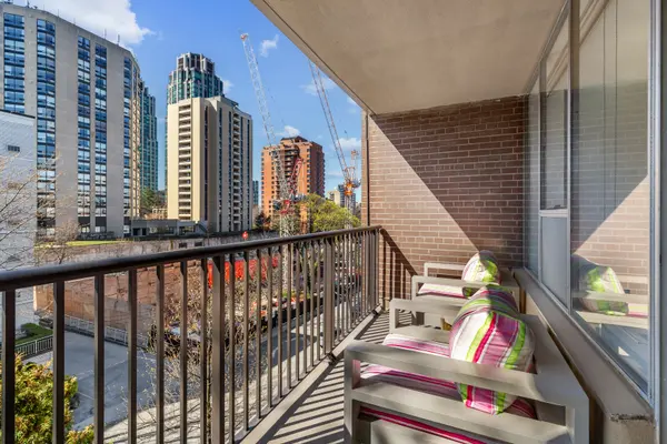 60 Montclair Ave #405, Toronto, ON M5P 1P7