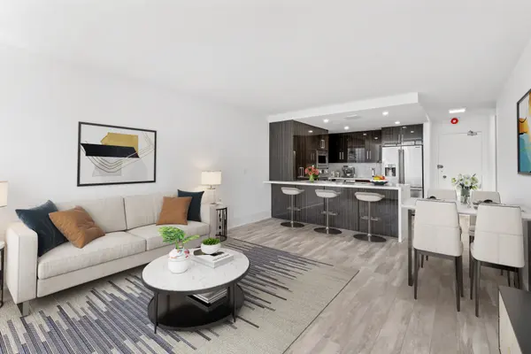 60 Montclair Ave #405, Toronto, ON M5P 1P7