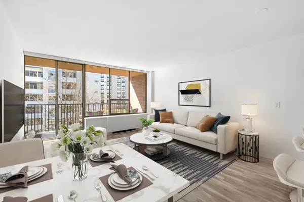 60 Montclair Ave #405, Toronto, ON M5P 1P7