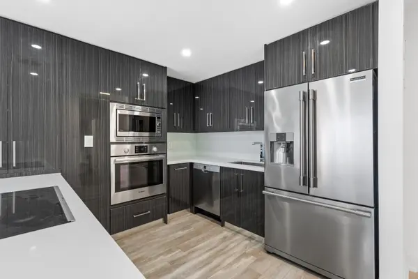 60 Montclair Ave #405, Toronto, ON M5P 1P7