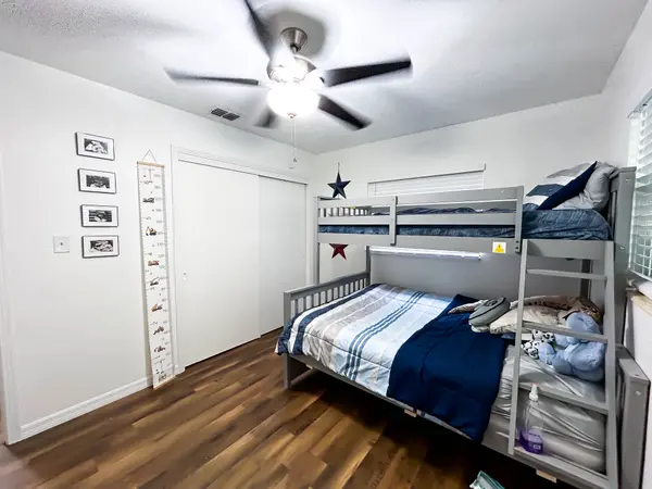 39153 Park Dr, Zephyrhills, FL 33542-4691