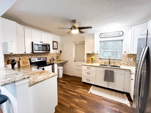 39153 Park Dr, Zephyrhills, FL 33542-4691