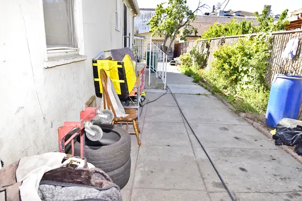 951 88th Ave, Oakland, CA 94621-1203