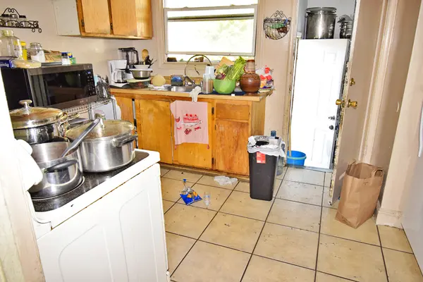 951 88th Ave, Oakland, CA 94621-1203