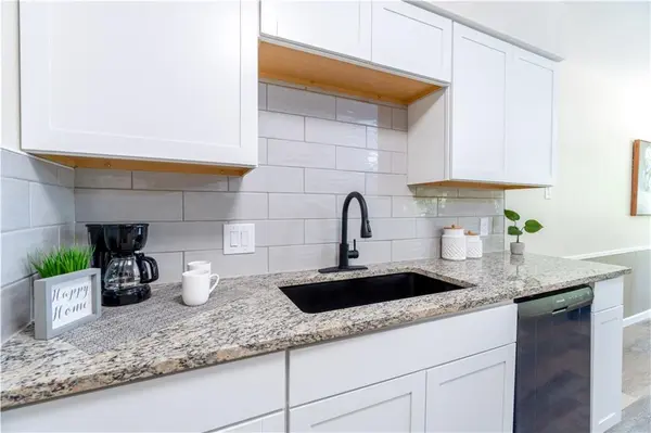 6205 Wimbledon Dr, Corpus Christi, TX 78415-3939