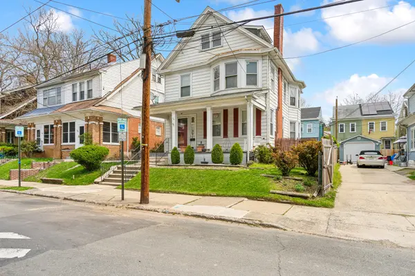 64 Oak Ln, Trenton, NJ 08618-4002