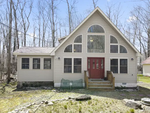 7148 Winnebago Dr, Pocono Lake, PA 18347-8128