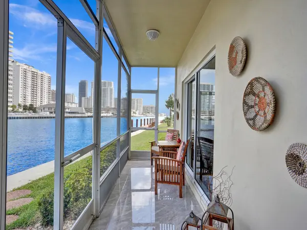 2600 Diana Dr #125, Hallandale Beach, FL 33009-4805
