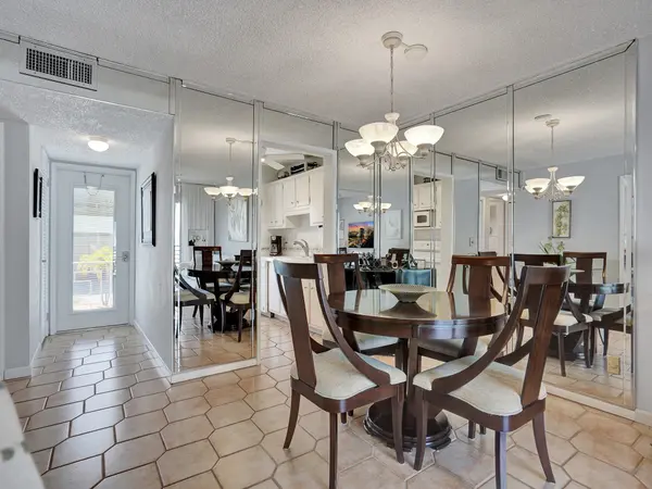 2600 Diana Dr #218, Hallandale Beach, FL 33009-4805