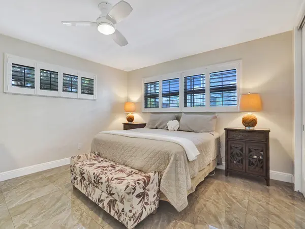 2600 Diana Dr #125, Hallandale Beach, FL 33009-4805