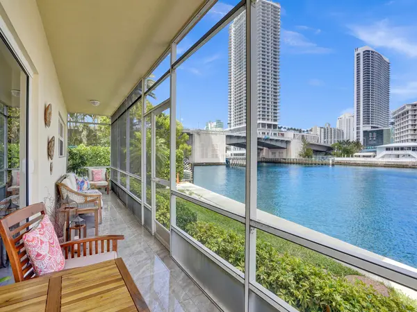 2600 Diana Dr #125, Hallandale Beach, FL 33009-4805