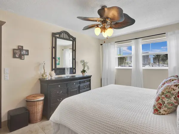 2600 Diana Dr #105, Hallandale Beach, FL 33009-4805