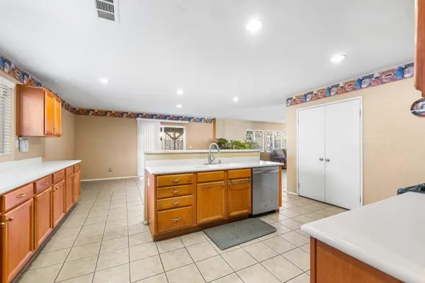 45130 Palm Ln, Lancaster, CA 93535