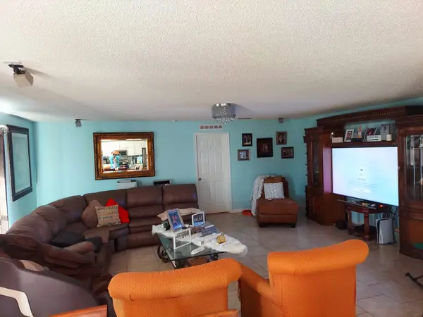 907 Gloucester Ct, Kissimmee, FL 34758