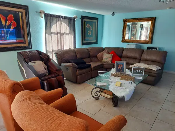 907 Gloucester Ct, Kissimmee, FL 34758