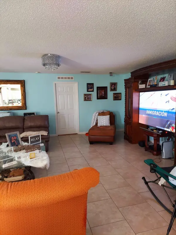 907 Gloucester Ct, Kissimmee, FL 34758