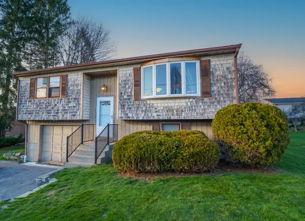 44 Vallette St, Cranston, RI 02920
