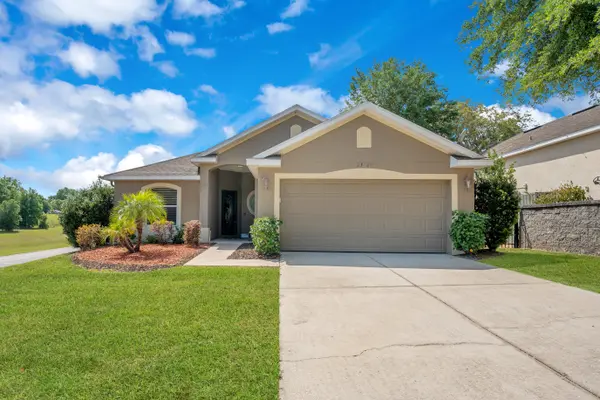 25129 Ironwedge Dr, Sorrento, FL 32776