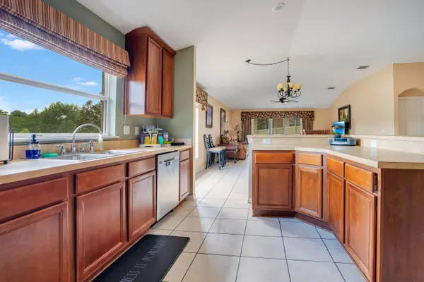 25129 Ironwedge Dr, Sorrento, FL 32776
