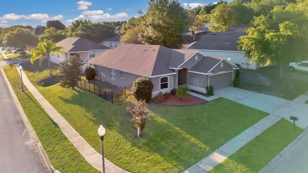 25129 Ironwedge Dr, Sorrento, FL 32776