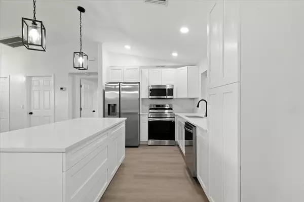 1429 SE 19th Ter, Cape Coral, FL 33990-5517