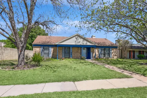 701 Carriagehouse Ln, Garland, TX 75040
