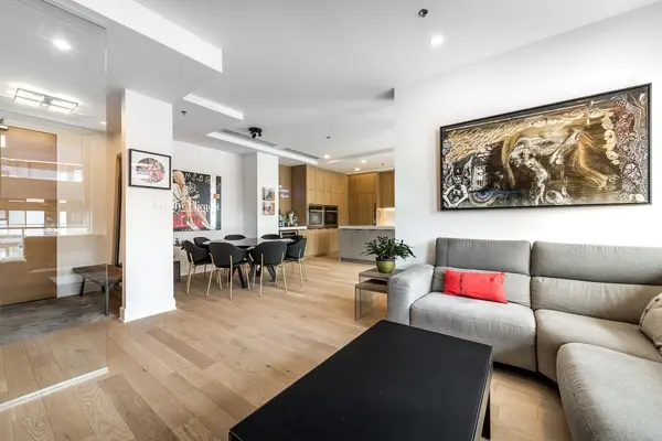 101 Rue Peel #2355, Montréal, QC H3C 0Y1