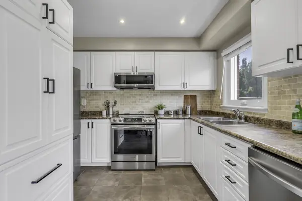 5145 Porter St, Burlington, ON L7L 6K8