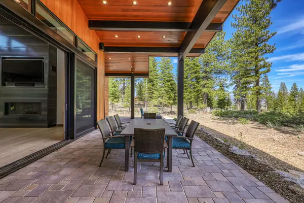 9316 Gaston Ct, Truckee, CA 96161