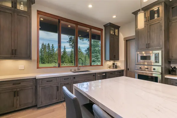 9316 Gaston Ct, Truckee, CA 96161