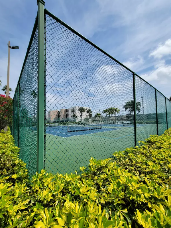 South Pasadena, FL 33707,7700 Sun Island Dr S #404