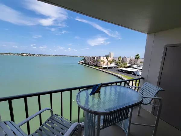 7700 Sun Island Dr S #404, South Pasadena, FL 33707