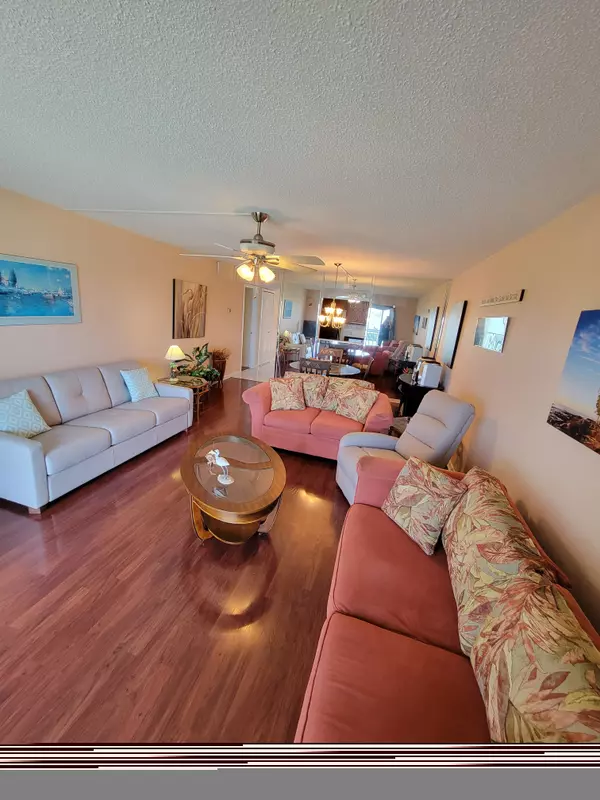 South Pasadena, FL 33707,7700 Sun Island Dr S #404