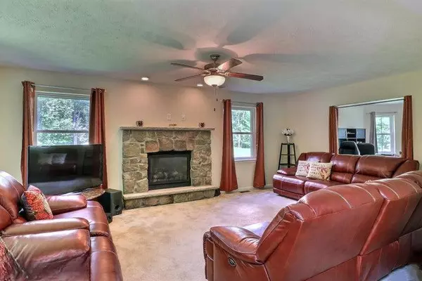 144 Glenoak Dr, East Stroudsburg, PA 18301