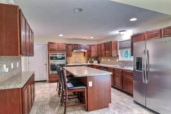 144 Glenoak Dr, East Stroudsburg, PA 18301