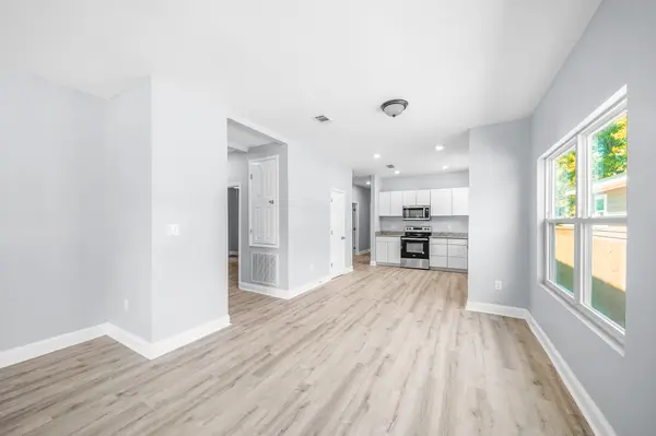 2318 W Lakeview Ave, Pensacola, FL 32505