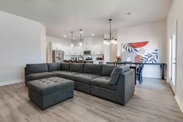 Edmond, OK 73013,16221 Brenton Hills Ave