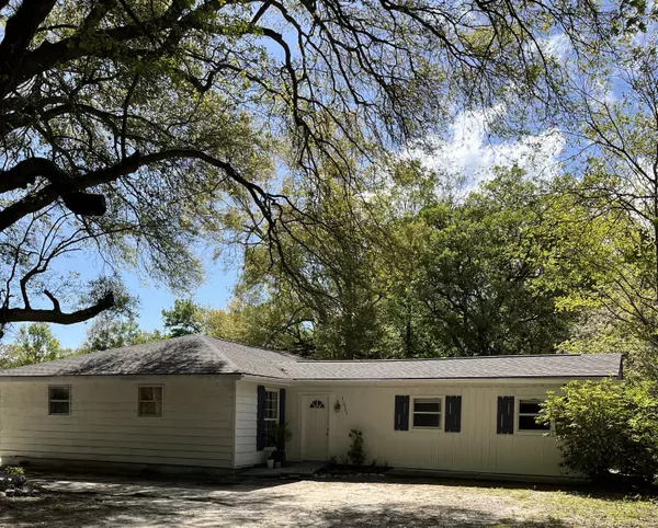 13573 Ezell Rd, Grand Bay, AL 36541