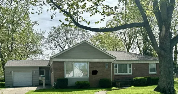 29632 Oak Grove St, St Clair Shores, MI 48082-1820