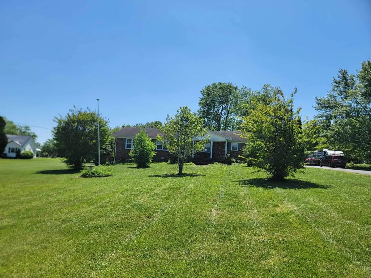 1687 Highland Lick Rd, Russellville, KY 42276-7218