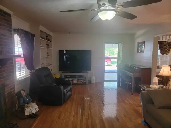 1687 Highland Lick Rd, Russellville, KY 42276-7218