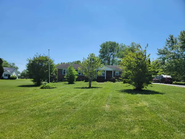 1687 Highland Lick Rd, Russellville, KY 42276-7218