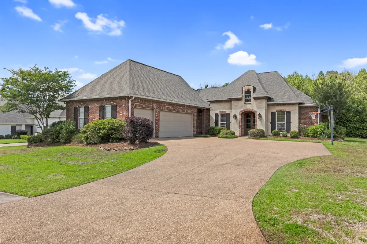 269 Lake Cir, Madison, MS 39110-1806